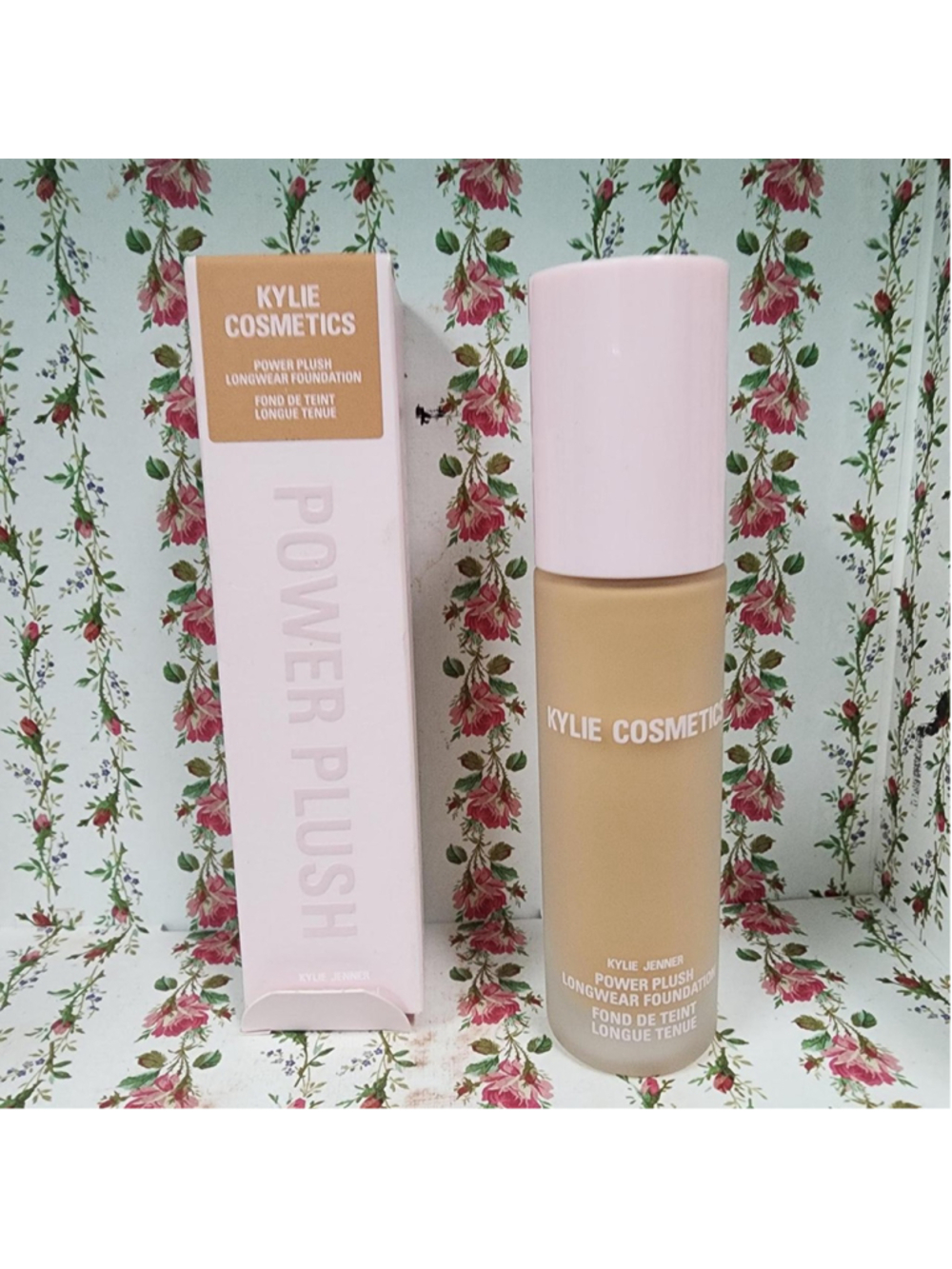 Kylie Cosmetics Power Plush Longwear Foundation in shade 5N
#kylie #foundation